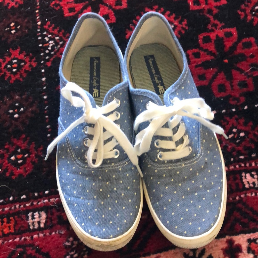 AE tennis shoes